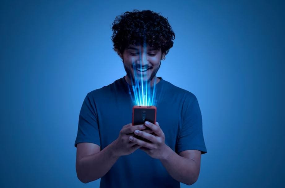 How Smartphones Became the Center of the AI Revolution