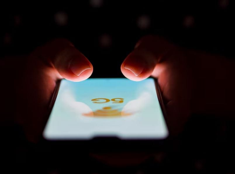 The Truth About Samsung’s Claimed ‘Unrivaled’ Smartphone Brightness