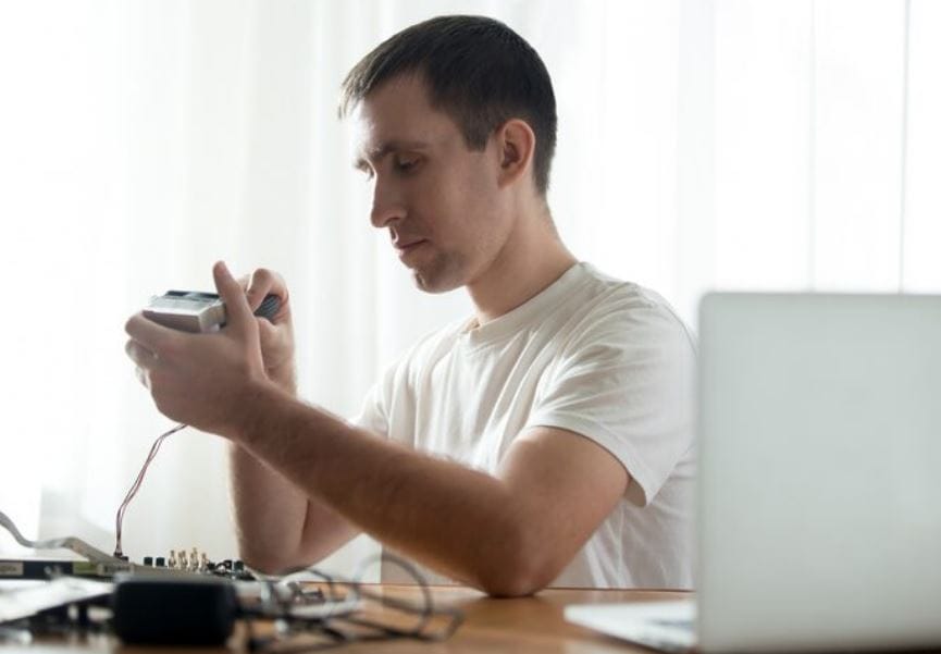 Why Indie Developers Are Fleeing Traditional Consoles for Handheld PCs