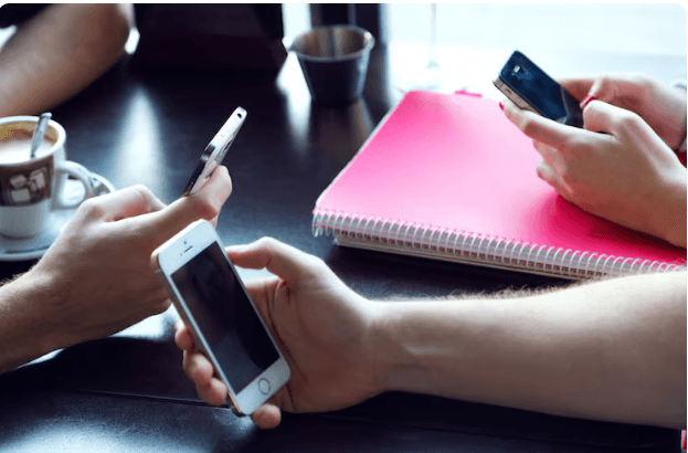 Why Oxford Researchers Are Studying the Longevity of 2000s Smartphones