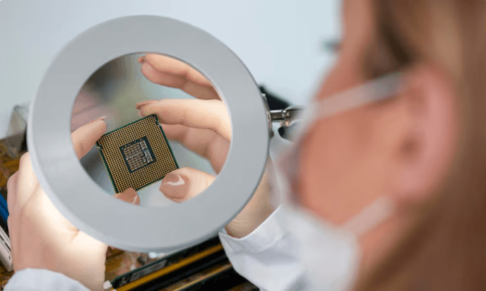 Inside MIT’s Retro-Computing Lab , What 2006 Glofiish Architecture Reveals About Modern Microchips