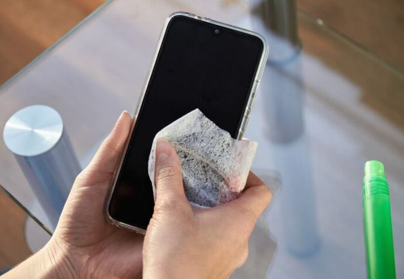 The Microplastics in Your Smartphone, Tech’s Unspoken Pollution Crisis